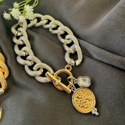 Chic bracelets